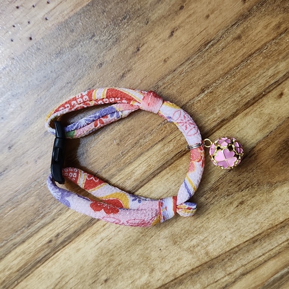 Necoichi Chirimen Cat Collar with Clover Bell pink Kimono Fabric Japanese NWOT $ - Picture 2 of 5
